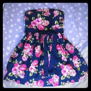Perfect for Summer. Cute strapless dress
